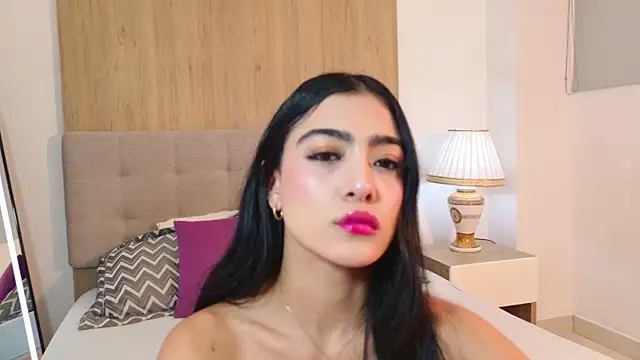 Snapshot of MaluCortes chatting on 06/25/26, 02:22 MaluCortes online show from 06/25/26, 02:22