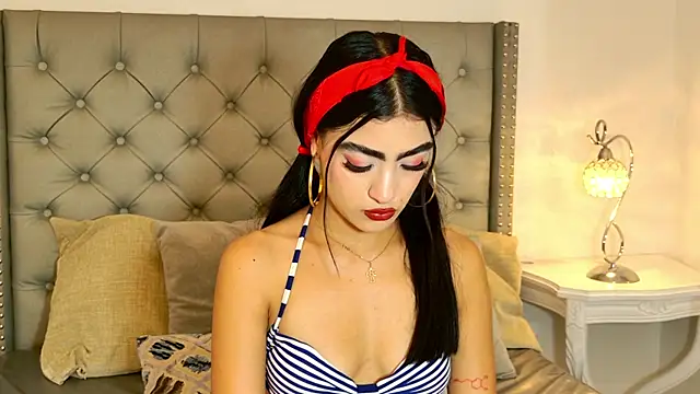 Snapshot of MaluCortes chatting on 07/04/26, 12:53 MaluCortes online show from 07/04/26, 12:53
