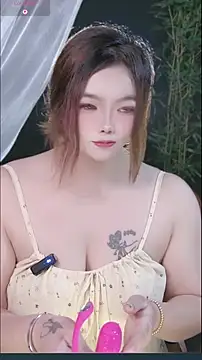 Snapshot of lingling7889 chatting on 06/16/26, 09:42 lingling7889 online show from 06/16/26, 09:42