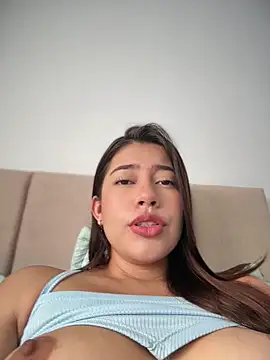 Saracalderon online show from 08/04/26, 12:42