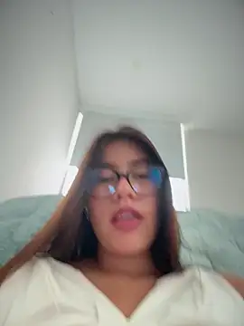 Saracalderon online show from 06/26/26, 11:49