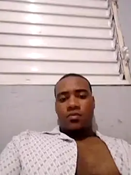 Snapshot of elnegrlay chatting on 06/14/26, 01:02 elnegrlay online show from 06/14/26, 01:02