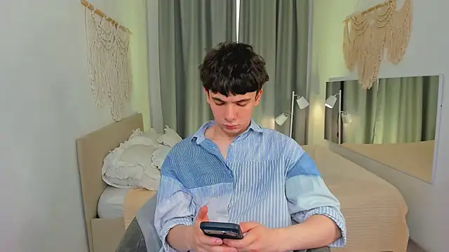 Snapshot of Ethan_Crowe chatting on 07/31/26, 10:58 Ethan Crowe online show from 07/31/26, 10:58