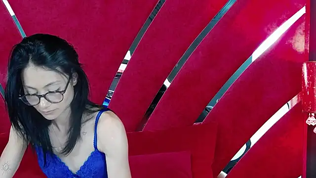Snapshot of MayaLeey chatting on 06/15/26, 04:17 MayaLeey online show from 06/15/26, 04:17
