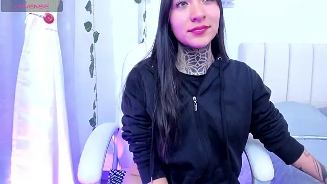 Snapshot of isasaenz_ chatting on 08/06/26, 03:56 isasaenz online show from 08/06/26, 03:56