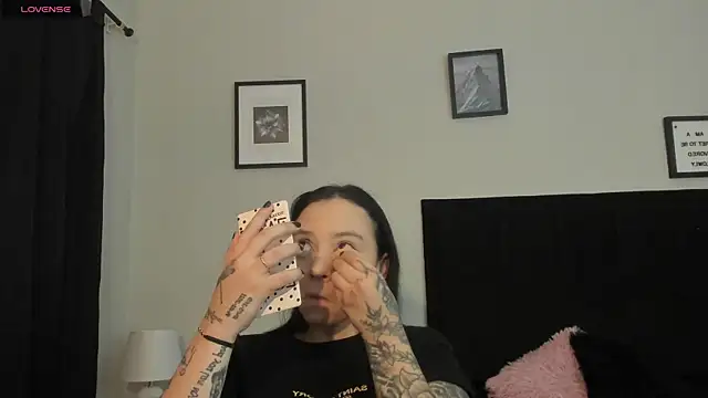 Sara B online show from 06/25/26, 06:02