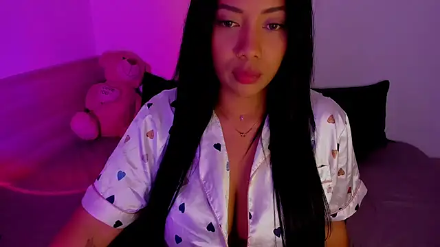 NicolePasqualott online show from 11/30/25, 05:58