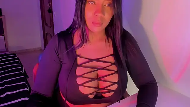 NicolePasqualott online show from 05/06/26, 07:51