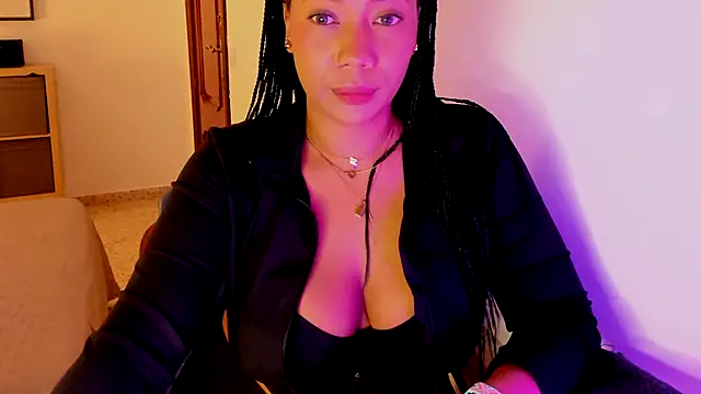 NicolePasqualott online show from 10/05/25, 07:37