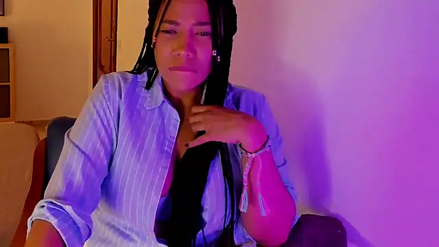 NicolePasqualott online show from 10/17/25, 08:21