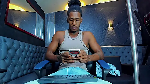 Snapshot of yulian23_ chatting on 07/19/26, 03:48 yulian23 online show from 07/19/26, 03:48