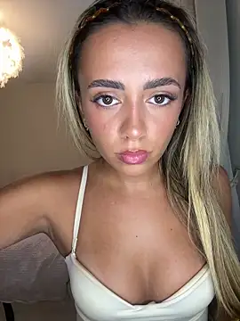 Harrietbronzex online show from 06/17/26, 04:28