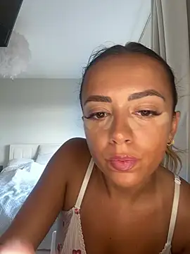 Harrietbronzex online show from 07/13/26, 04:06