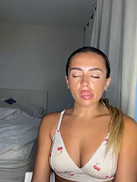 Harrietbronzex online show from 06/21/26, 08:25