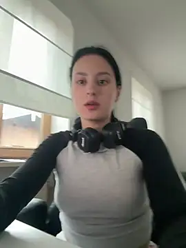 MisssMiaaa17 online show from 07/03/26, 06:09