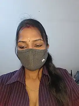 Snapshot of YALINITWO7_TAMIL chatting on 06/23/26, 06:11 YALINITWO7 TAMIL online show from 06/23/26, 06:11