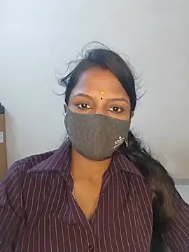 Snapshot of YALINITWO7_TAMIL chatting on 06/17/26, 10:14 YALINITWO7 TAMIL online show from 06/17/26, 10:14