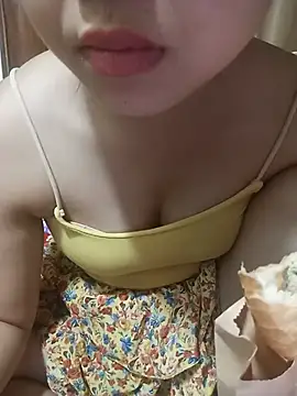 Snapshot of Emma-cutee chatting on 07/02/26, 02:01 Emma-cutee online show from 07/02/26, 02:01