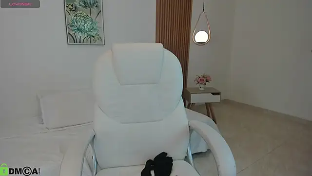 Snapshot of Megan_pearl chatting on 06/16/26, 02:39 Megan pearl online show from 06/16/26, 02:39
