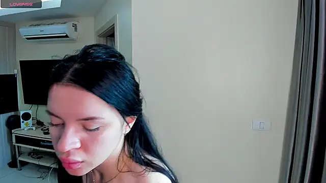 Snapshot of Evelyne_xxo chatting on 07/23/26, 03:26 Evelyne xxo online show from 07/23/26, 03:26