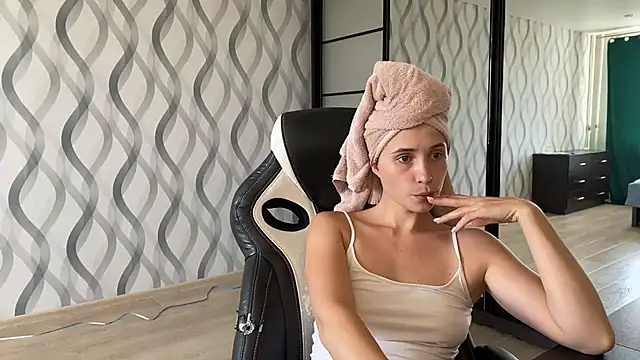Miss Luna meow online show from 07/07/26, 08:40