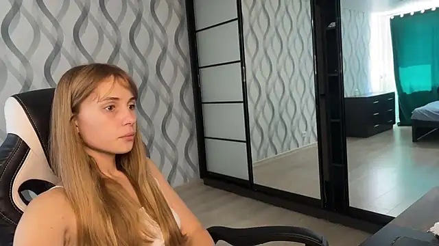 Miss Luna meow online show from 06/21/26, 07:14