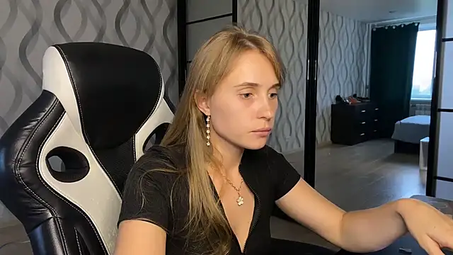 Miss Luna meow online show from 07/10/26, 03:56
