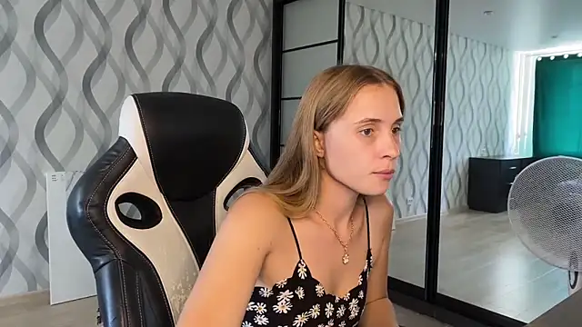 Miss Luna meow online show from 06/30/26, 08:47
