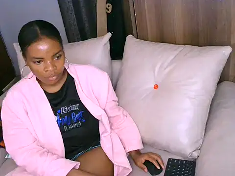 Snapshot of Bustycece chatting on 07/21/26, 06:59 Bustycece online show from 07/21/26, 06:59