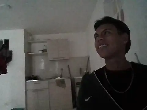 Snapshot of sebas_atractivo chatting on 06/15/26, 10:20 sebas atractivo online show from 06/15/26, 10:20