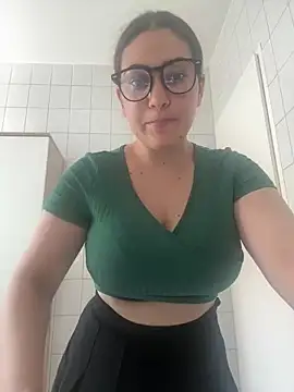 Snapshot of -Malina- chatting on 06/21/26, 01:17 -Malina- online show from 06/21/26, 01:17