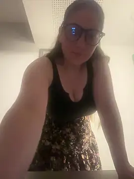 Snapshot of -Malina- chatting on 06/23/26, 07:56 -Malina- online show from 06/23/26, 07:56