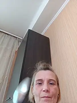 Kriss-Miss-Kiss online show from 06/18/26, 04:12