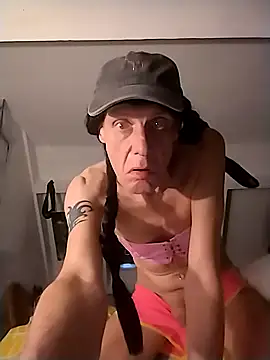 Snapshot of 16linda chatting on 11/15/25, 09:24 16linda online show from 11/15/25, 09:24