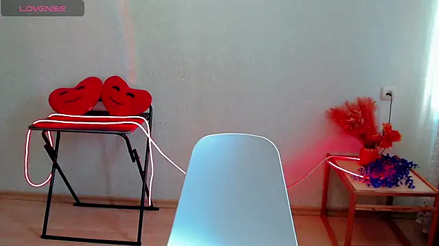 ElaraJons online show from 08/04/26, 07:35