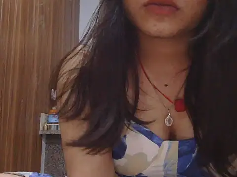 Snapshot of Aleena_Singh chatting on 06/17/26, 03:00 Aleena Singh online show from 06/17/26, 03:00