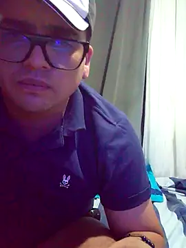 Snapshot of Alesandro0995 chatting on 06/16/26, 09:20 Alesandro0995 online show from 06/16/26, 09:20
