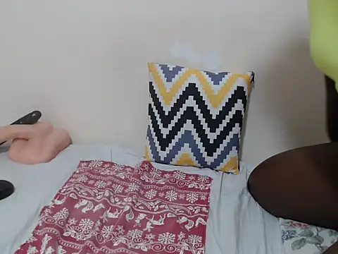 Snapshot of lewinne chatting on 07/10/26, 12:43 lewinne online show from 07/10/26, 12:43