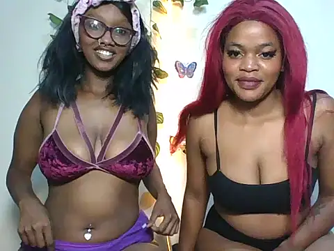 Snapshot of melaniablue chatting on 06/18/26, 02:22 melaniablue online show from 06/18/26, 02:22