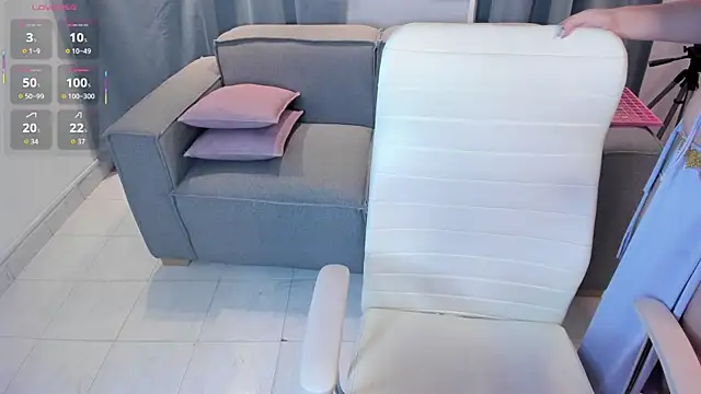 Snapshot of Nayla_Luxe chatting on 07/03/26, 12:00 Nayla Luxe online show from 07/03/26, 12:00
