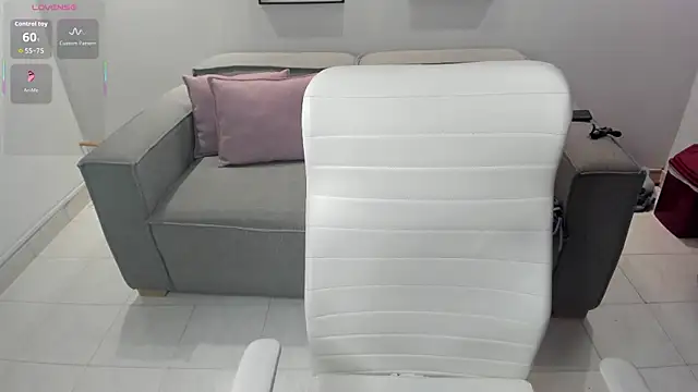Snapshot of Nayla_Luxe chatting on 07/12/26, 12:06 Nayla Luxe online show from 07/12/26, 12:06