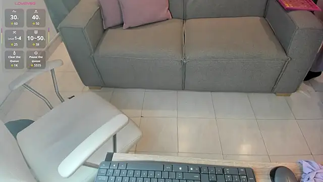 Snapshot of Nayla_Luxe chatting on 07/08/26, 12:17 Nayla Luxe online show from 07/08/26, 12:17