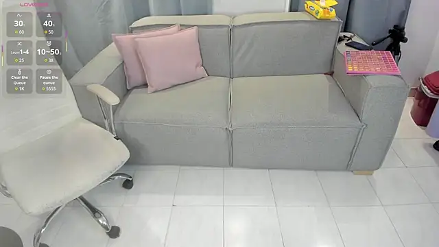 Snapshot of Nayla_Luxe chatting on 07/09/26, 12:04 Nayla Luxe online show from 07/09/26, 12:04
