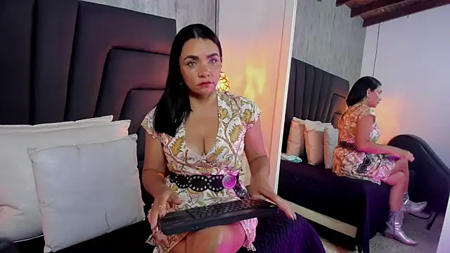 Snapshot of Longina_ chatting on 07/28/26, 07:39 Longina online show from 07/28/26, 07:39