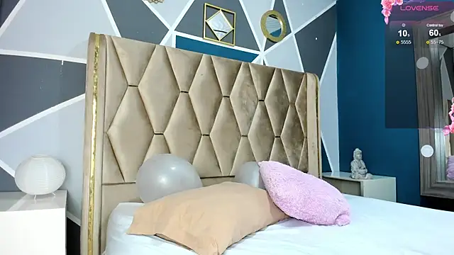 Snapshot of sharlottedoll chatting on 06/21/26, 12:22 sharlottedoll online show from 06/21/26, 12:22