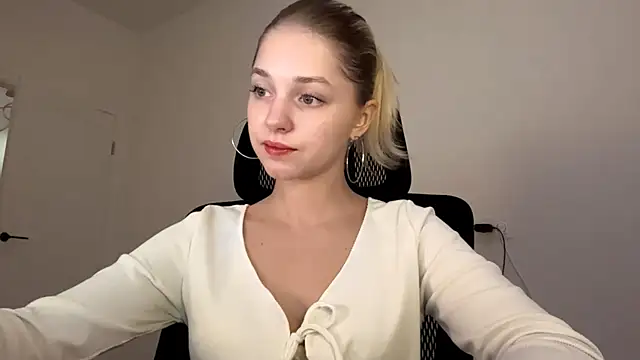 EveryoneEve online show from 07/29/26, 08:02