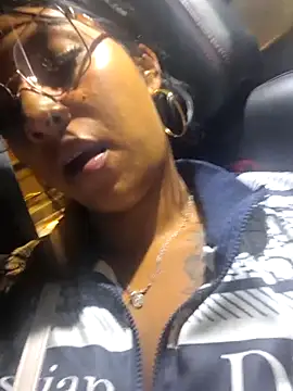 Snapshot of sophiagomezx chatting on 07/17/26, 11:57 sophiagomezx online show from 07/17/26, 11:57