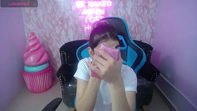 Snapshot of KiaraStar_ch chatting on 07/09/26, 07:46 KiaraStar ch online show from 07/09/26, 07:46