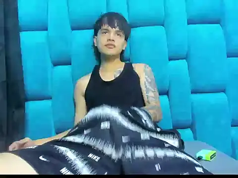 Snapshot of boytatto_22cm chatting on 06/18/26, 05:07 boytatto 22cm online show from 06/18/26, 05:07