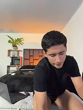 Snapshot of SantiLux_ chatting on 06/22/26, 06:21 SantiLux online show from 06/22/26, 06:21